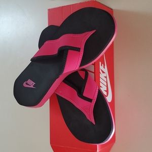 Nike Celso thong plus sandal Size 9